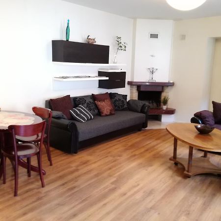 Old Town Apartment At Sv. Mikalojaus Vilnius Bagian luar foto